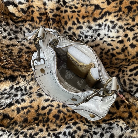 {SOLD} 🌟y2k Juicy Couture Silver Scottie bag - Picture 4 of 10